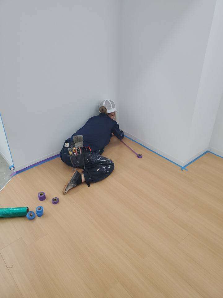 【イベント塗装】イベントルームを“黒空間”へ大胆チェンジ！撮影と並行しながら施工（東京都渋谷区）