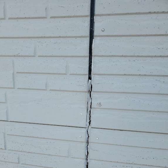 雨漏り防止のコーキング作業（千葉県松戸市）