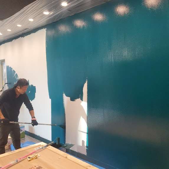 ジョニー・デップの個展の塗装を担当しました