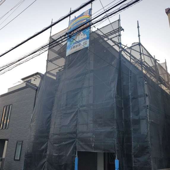 【今話題の電動スプレーガンを使用】冬用コーキング材で耐久性を高める下地づくり